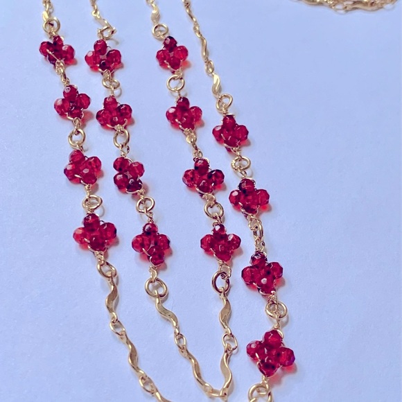 Cookie Lee Jewelry - 🍒18” Necklace with Small Scarlet Flowers Sitting on a Gold Tone Vine Like Chain